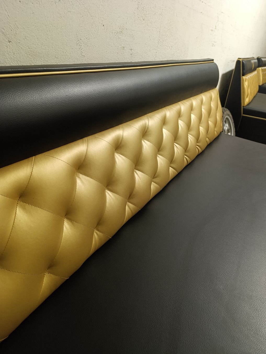 Sofas: Sofa Teil einer riesen Lounge – D'occasion à Romanshorn par dav_h2lv 2