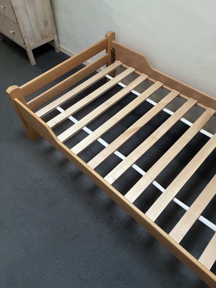 Betten: Bett massiv Buche 100 x 200cm – Gebraucht aus Basel von Pschmi 1