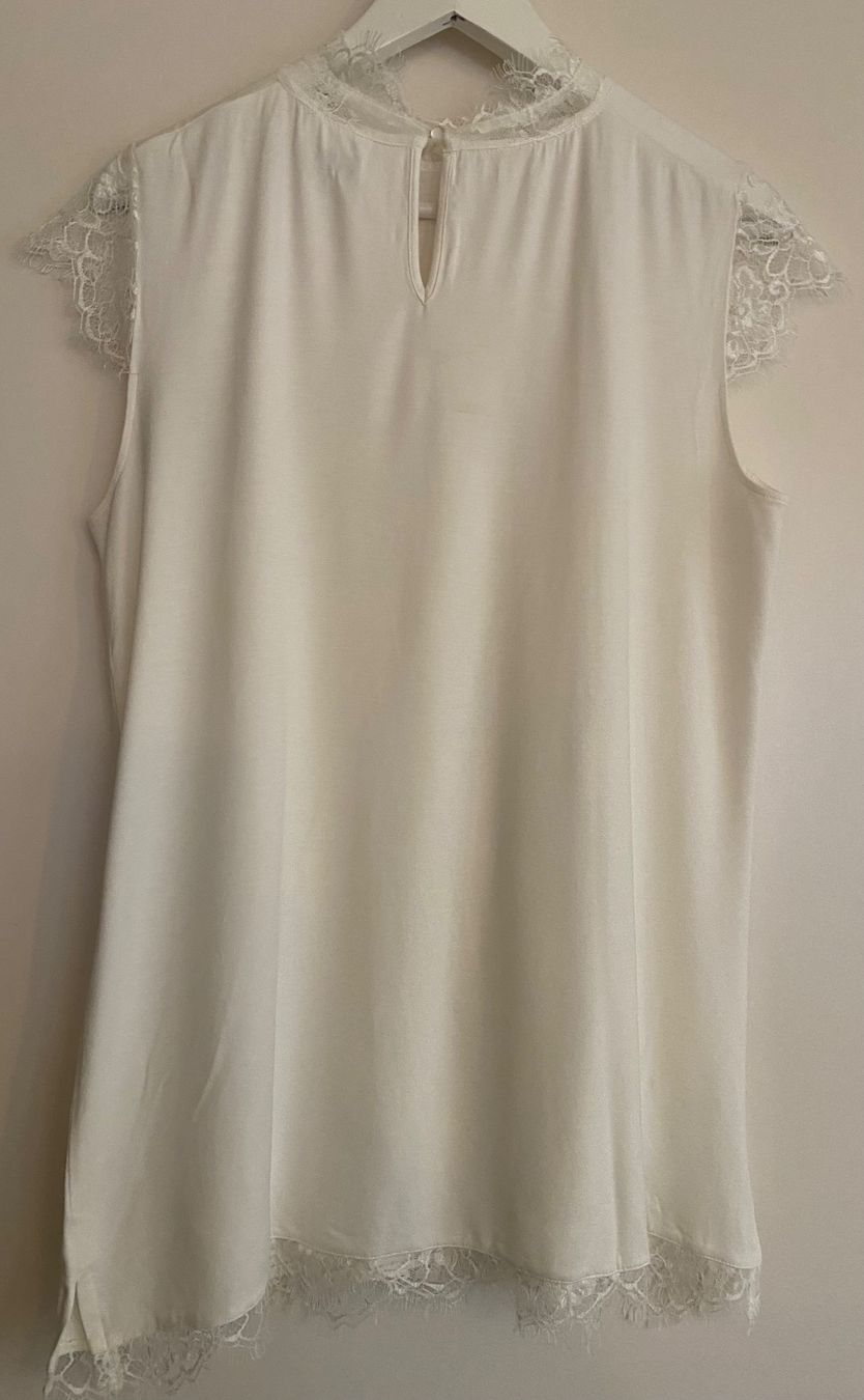 T-shirt: Oberteil in Weiss, Gr. 42 – Usato da Zürich venduto da Maria2021 3