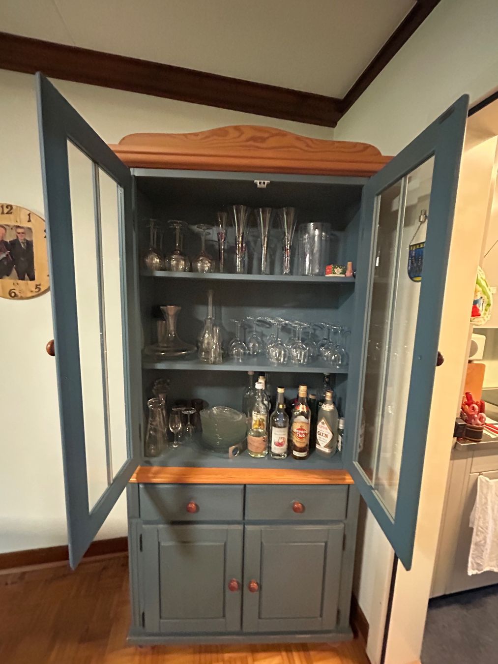 Armadi: Buffetschrank mit Glaseinsatz blau – Usato da Winterthur venduto da 4martis 1