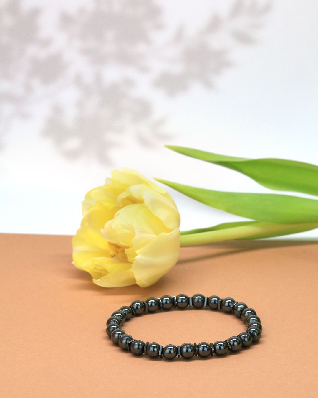 Armbänder & -reifen: Hämatit elastisches Armband – Neu und originalverpackt aus Schindellegi von MoonAmber.schmuck