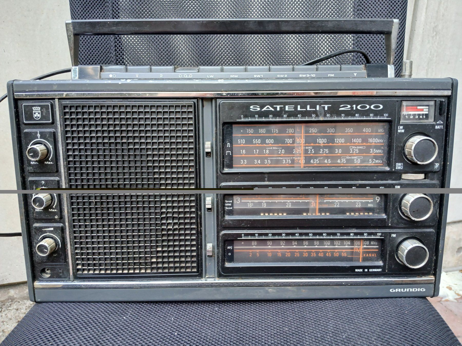 Grundig Radio: Vintage Radio Satellit 2100 – Usato da Wettingen venduto da marlu17