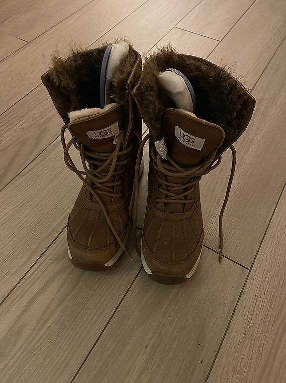 Scarpe da donna: UGG ADIRONDACK BOOT femme taille 37 – Usato da Yens venduto da GIPE