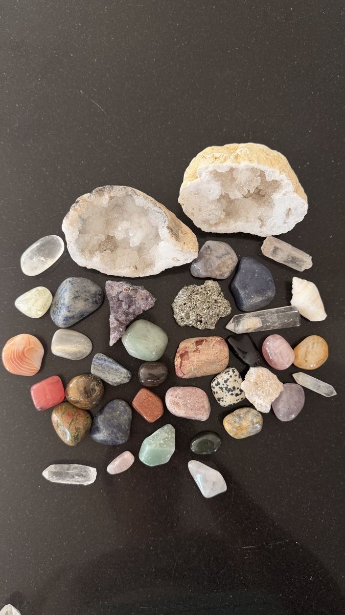 Minerali & Pietre curative: Mixed Stones Collection Geodes And Crystals Assorted – Usato da Thalwil venduto da inf_86dk