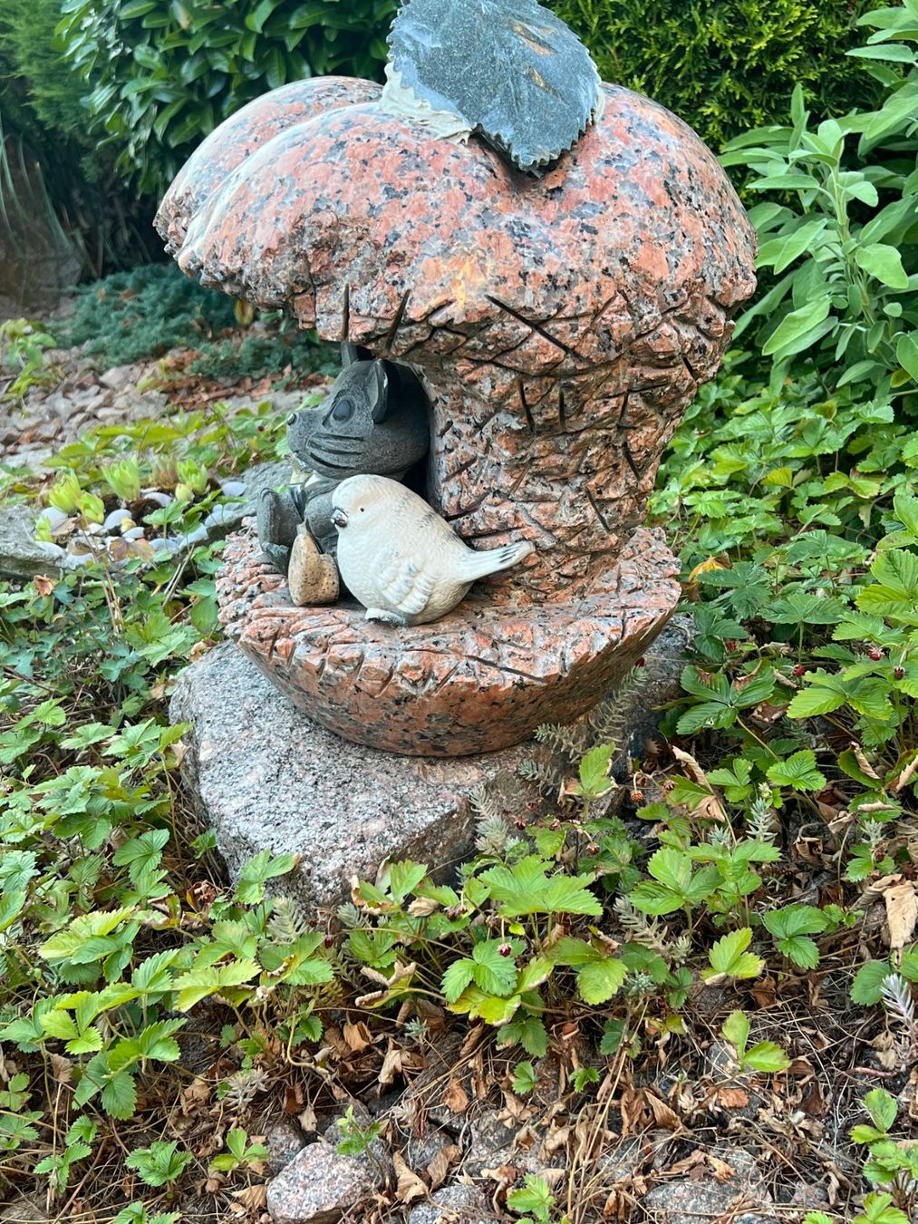 Figuren: Gartenfigur Apfelform Marmor Granit – Gebraucht aus Wettingen von pozza01 2
