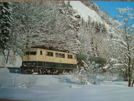 DB E-Schnellzuglok BR 111 028-7, vor E3613 am 22.01.1981