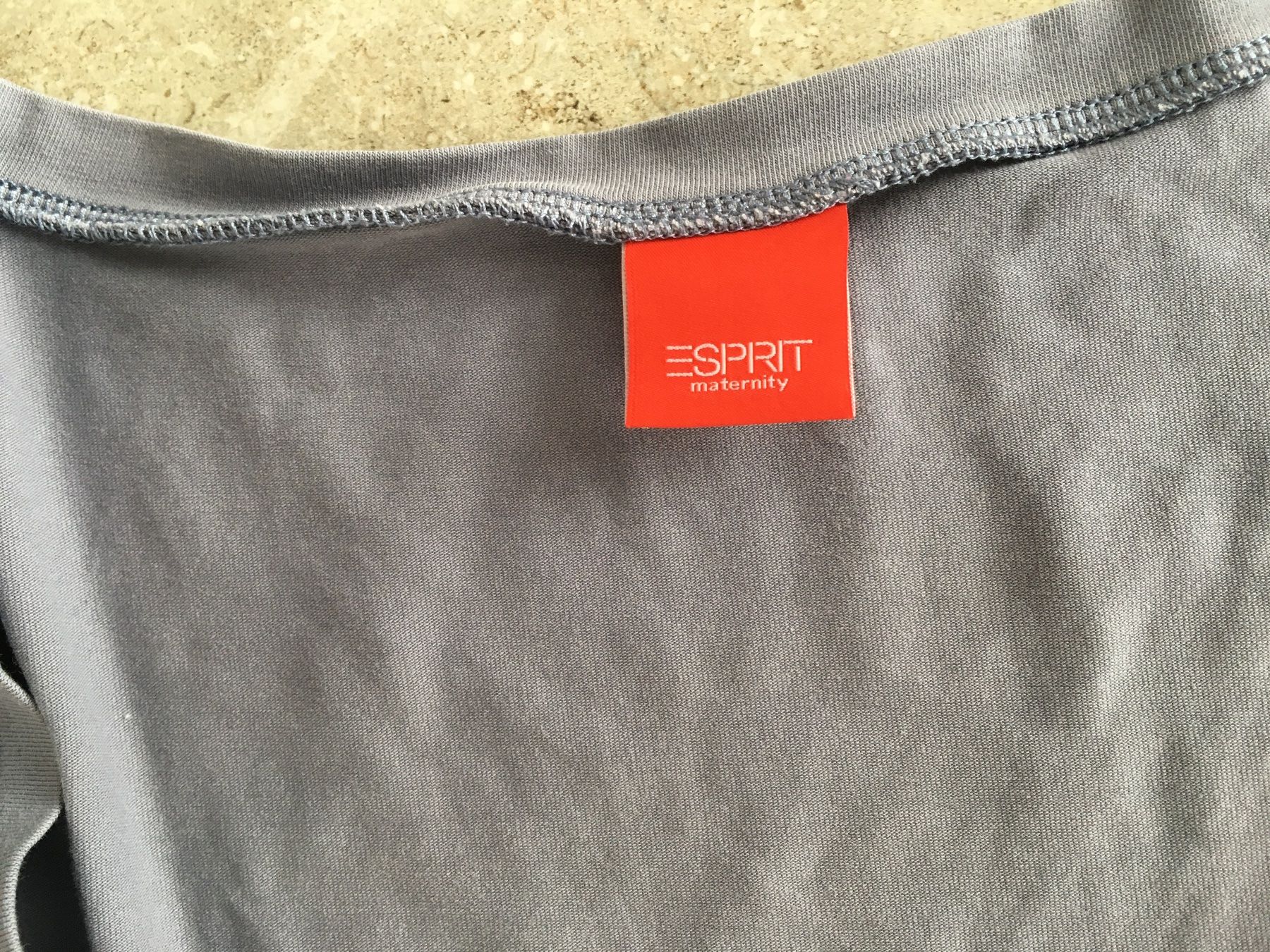 Esprit Camicette: ESPRIT Umstandsshirt Gr. XL, Langarm, Grau, Knöpfe – Usato da Gächlingen venduto da Tara_devi 1