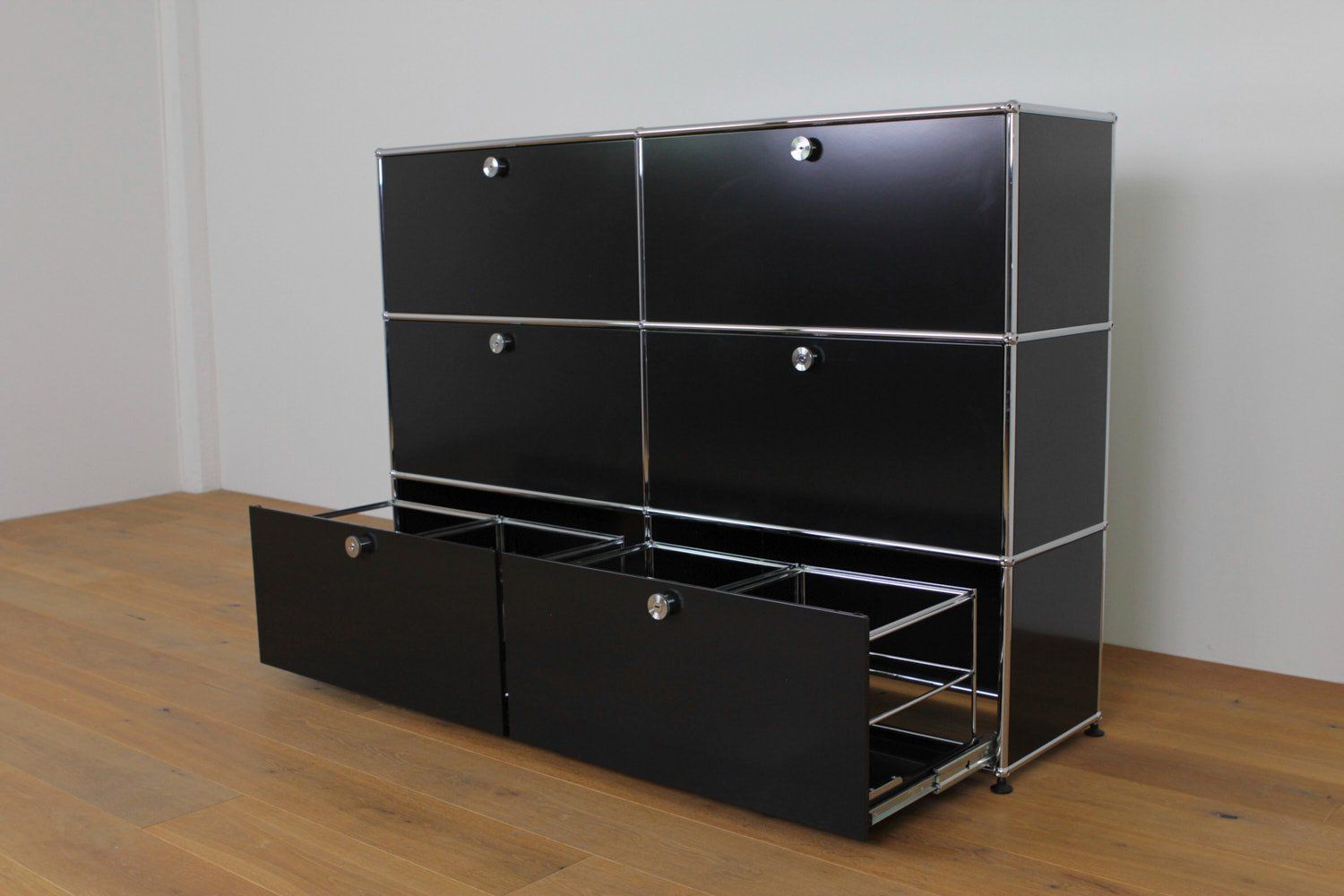 USM Scaffali: USM Haller Highboard Graphitschwarz – Nuovo (secondo la descrizione) da Affoltern am Albis venduto da StudioStandard 3