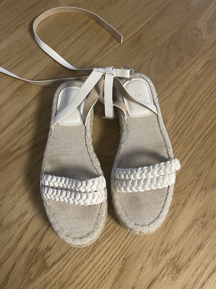 H&M Scarpe da donna: H&M Espadrilles mit Flechtanteil – Usato da Bassersdorf venduto da Sandy456 1