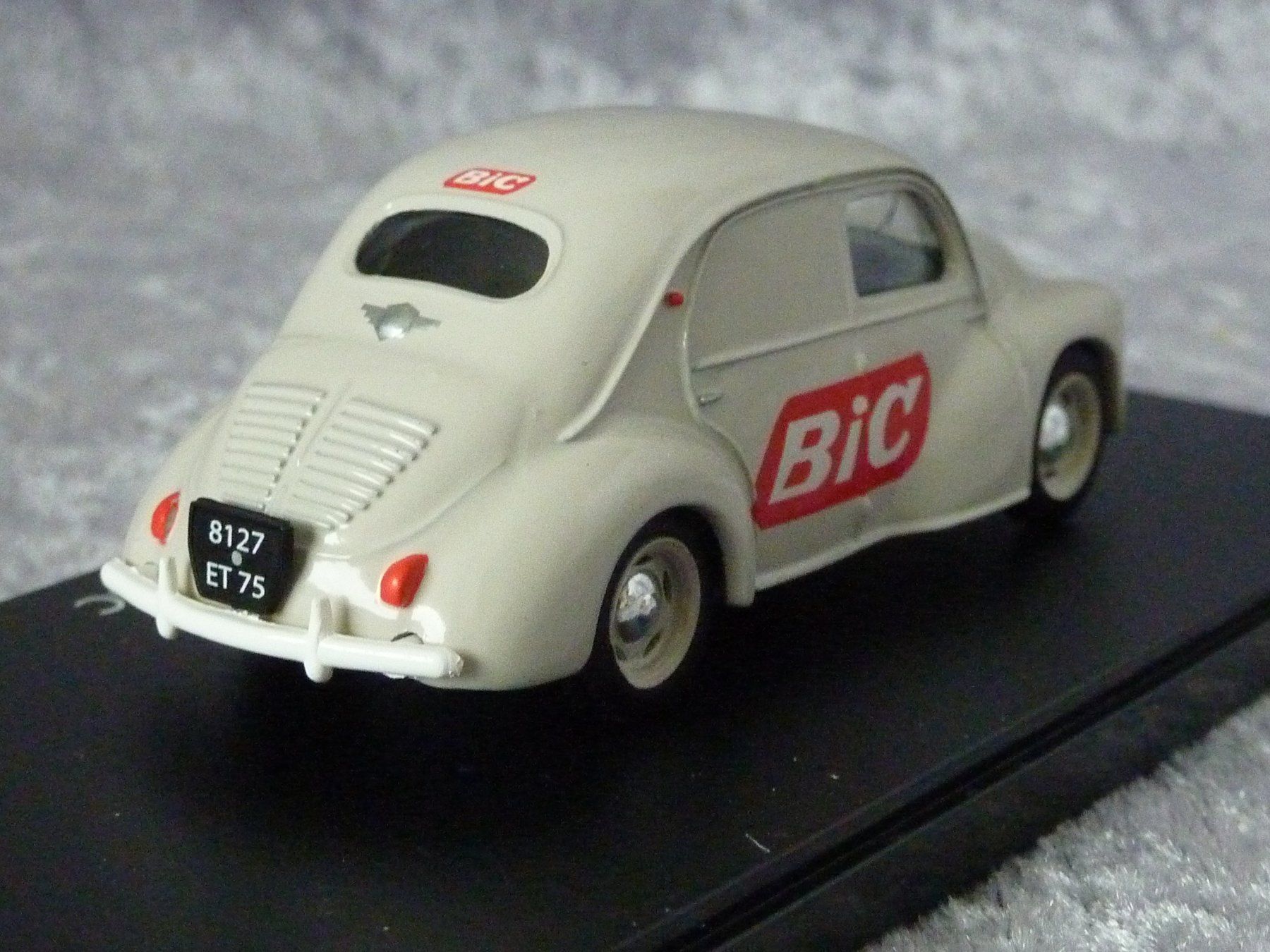 Renault Modellini d'auto: Renault 4CV Tolée Bic  1:43 – Nuovo (secondo la descrizione) da Dürrenäsch venduto da modellautos4you 2