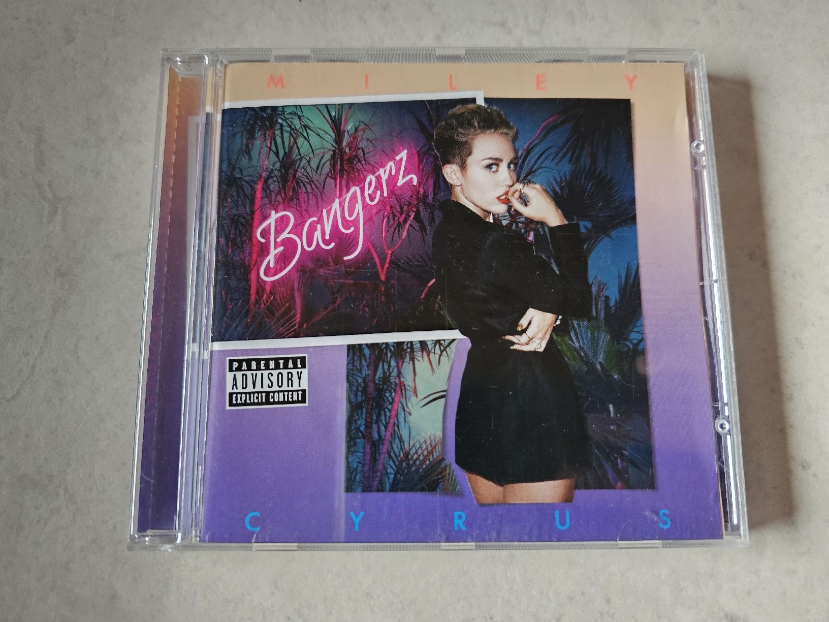 CD: Miley Cyrus  -  Bangerz – Usato da Schneisingen venduto da backstore24