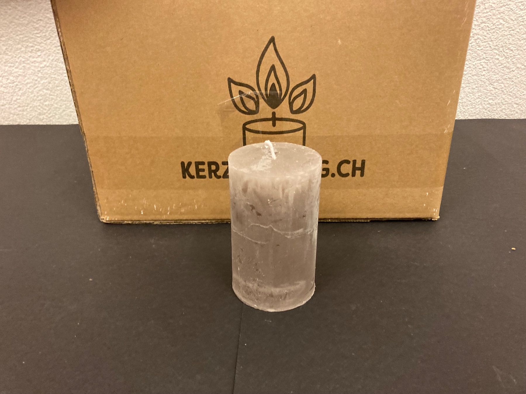 Kerzen Restposten Box, 20 Stück a je 6 x 10 cm, Taupe (Neu (gemäss Beschreibung)) in Neuenhof für CHF 3 – mit Lieferung auf Ricardo kaufen