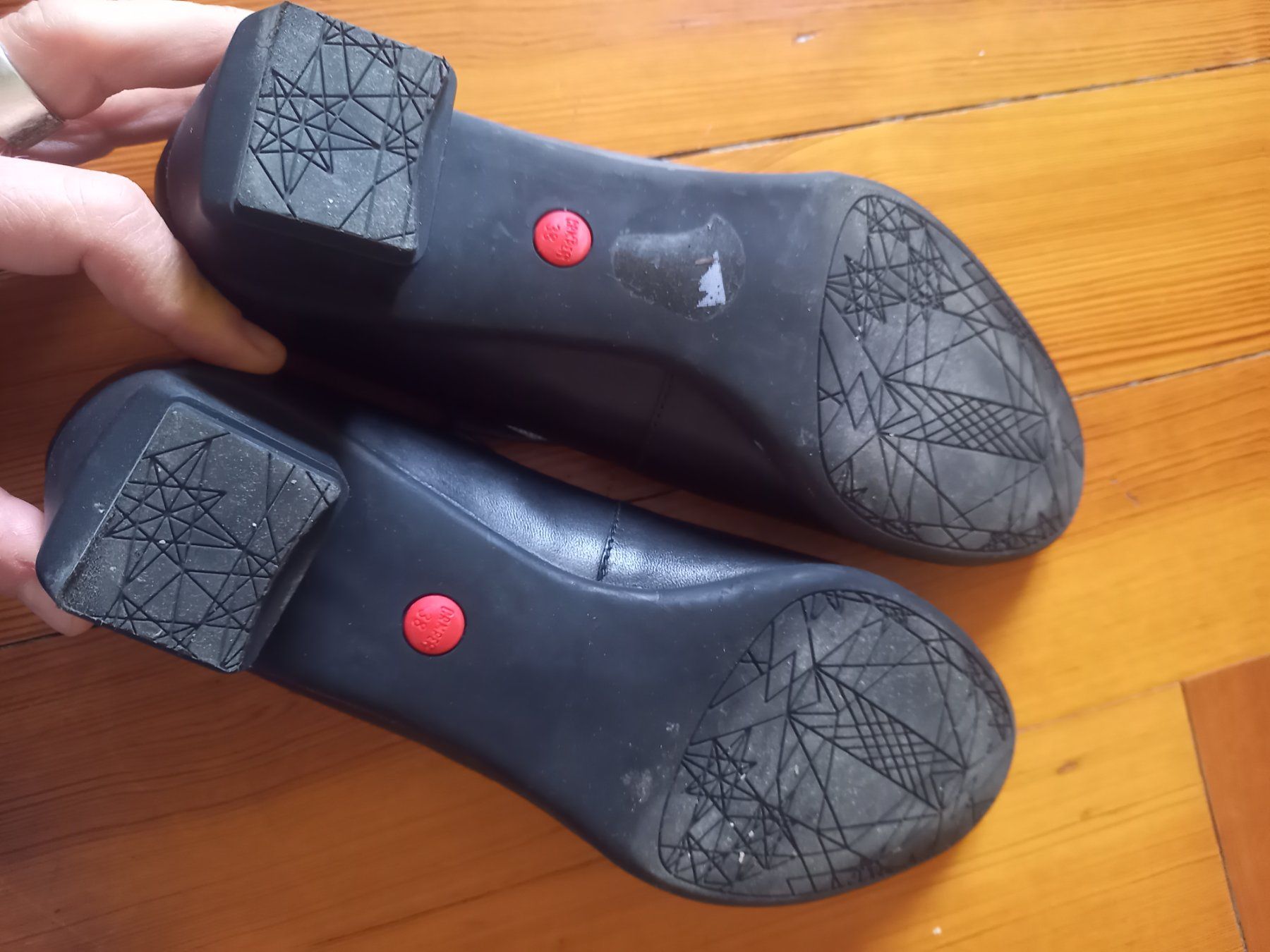 Camper Damenschuhe: Ungetragene schwarze Pumps von Camper, Grösse 38 – Gebraucht aus Fribourg von jul_2rp8 3