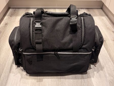 Transporttasche AGM schwarz mit vielen Fächern neuwertig