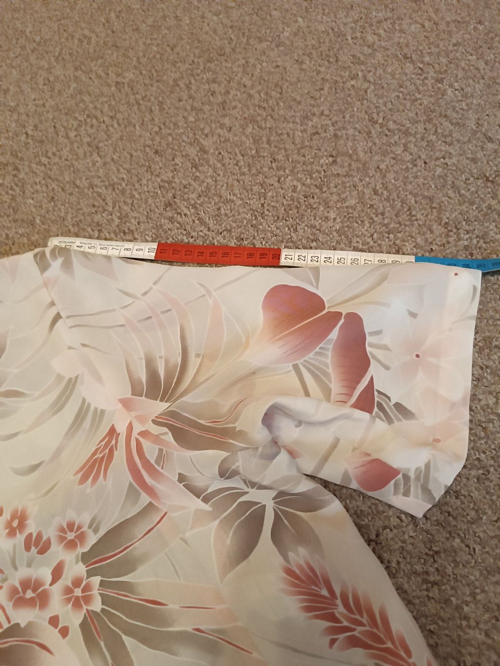 Tops: Seiden Top beige rot geblümt – Neu (gemäss Beschreibung) aus Horn von sonjamenzi 4