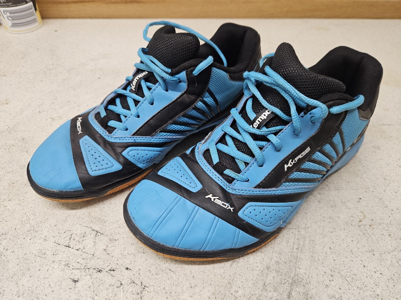 Herrenschuhe: Hallenschuhe – Gebraucht aus Mühlethurnen von Narr
