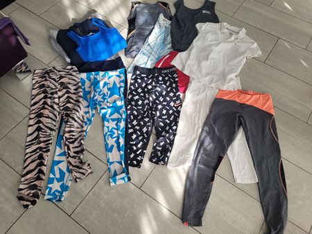 Tolles Sportkleider-Paket - Mädchen  Frauen