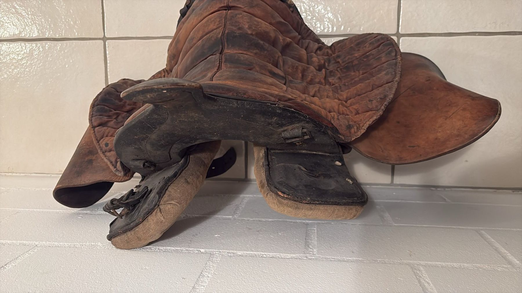 Selle & Accessori: antiker Maultier-Sattel vermutl. Militär – Usato da Wangen b. Olten venduto da Hba2 4