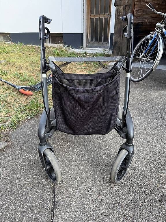 Ausili per la deambulazione: Rollator Topro Troja  leicht & klappbar – Usato da Oberdorf BL venduto da Bertankul