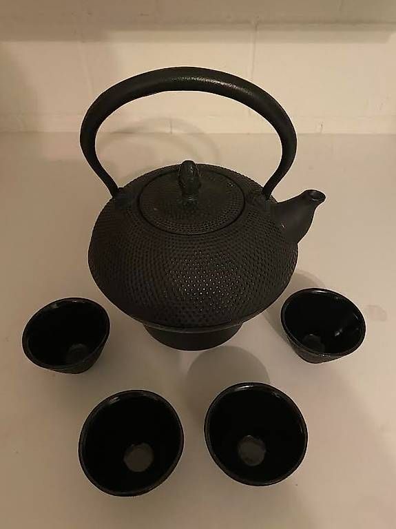 Manor Set di piatti: Asiatische Teekanne – Usato da Spreitenbach venduto da fmg_h5jj