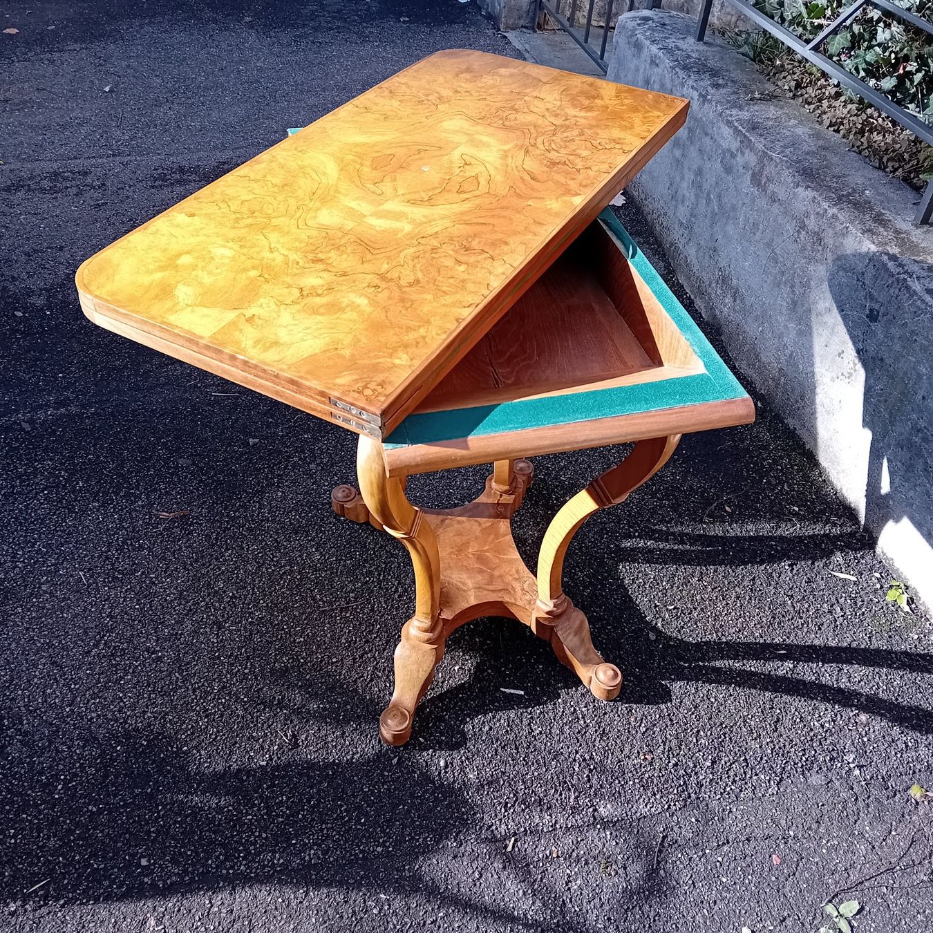Tavoli: Antiker Spieltisch Biedermeier – Usato da Basel venduto da breneisent 1