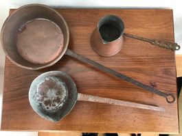 Trois ustensiles de cuisine anciens