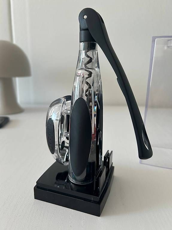 Flaschenöffner & -verschlüsse: Screwpull Korkenzieher NEU, OVP mit Acrylständer – Gebraucht aus Zürich von mozii 1