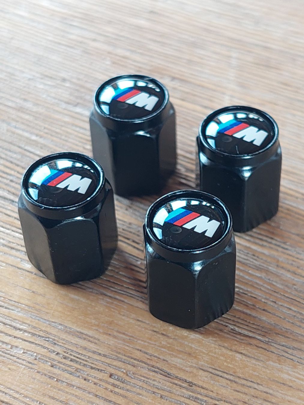 Land Rover Toutes les pièces auto: Ventildeckeli Ventilkappen BMW M Power – Neuf avec emballage d'origine à Zürich par makimakimak 3