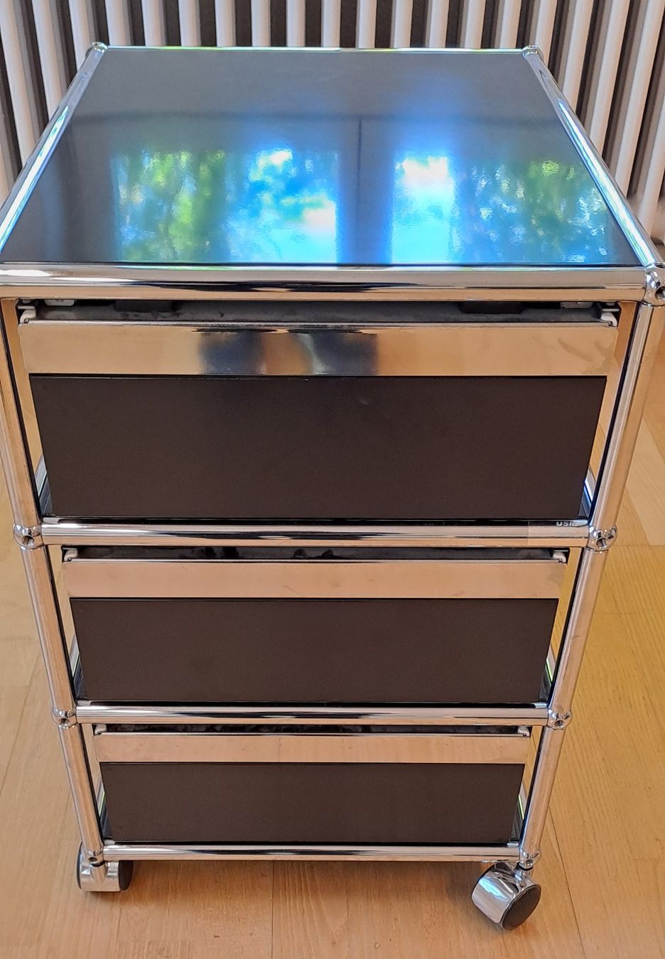 USM Cassettiere: Schöner USM Haller Rollcontainer in graphitschwarz – Usato da Winterthur venduto da altrade 3