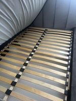Bett mit Bettkasten, grau, 140x200, Top Zustand!