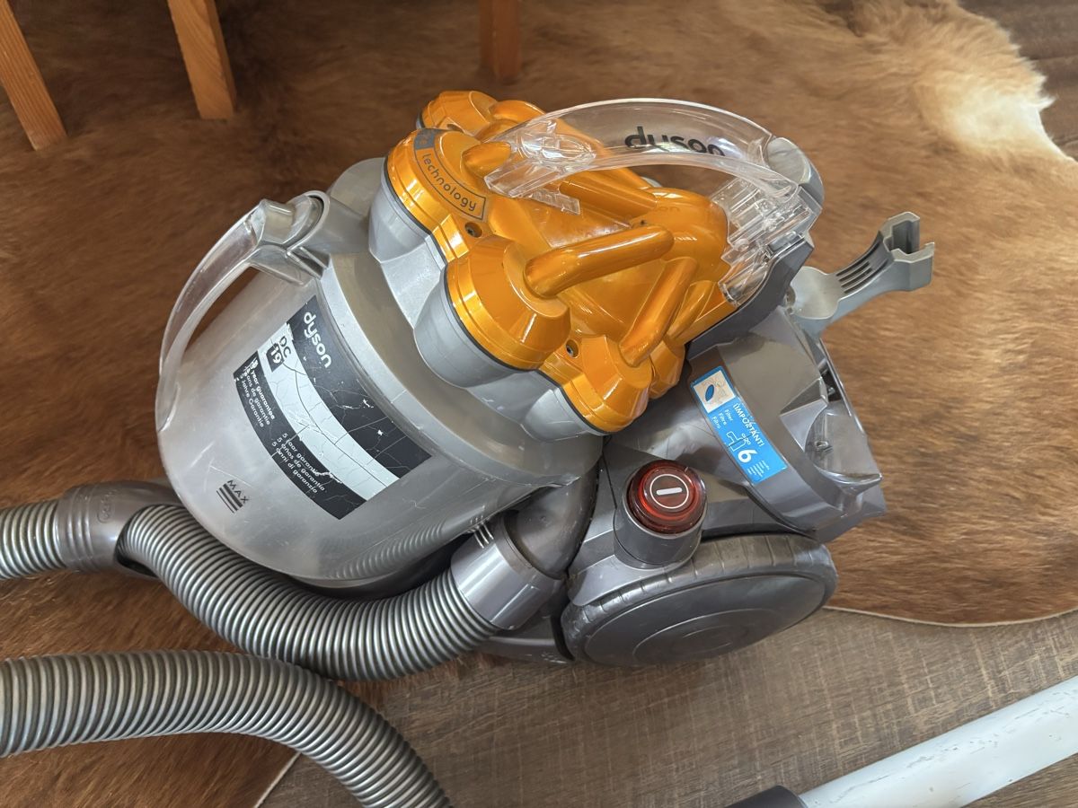 Dyson Aspirateurs & Accessoires: Aspirateur Dyson dc19  – D'occasion à Mézières VD par P-M-C 1