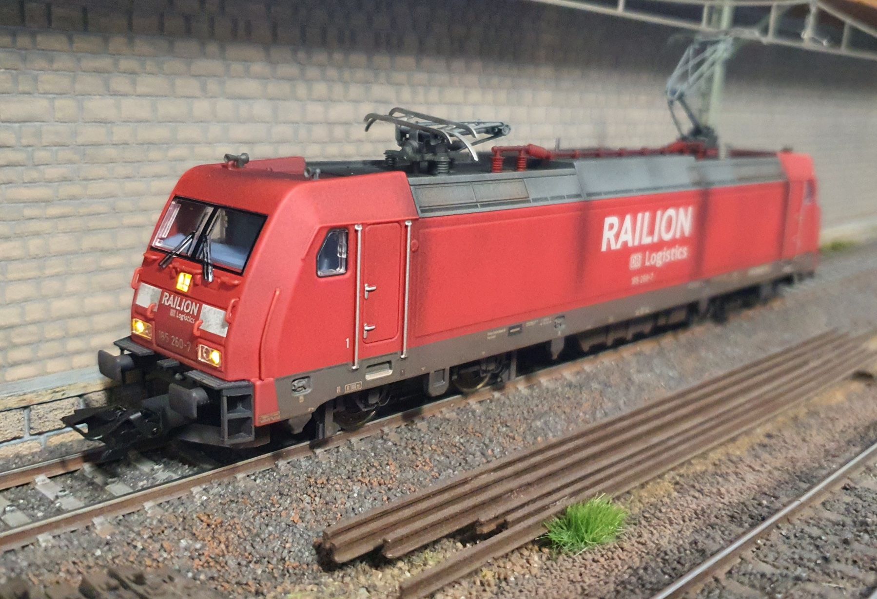 Märklin Modellini di ferrovie: BR 185, DB, MARKLIN 36600, DIGITAL + PATINE – Usato da Loveresse venduto da FIFILOULOU