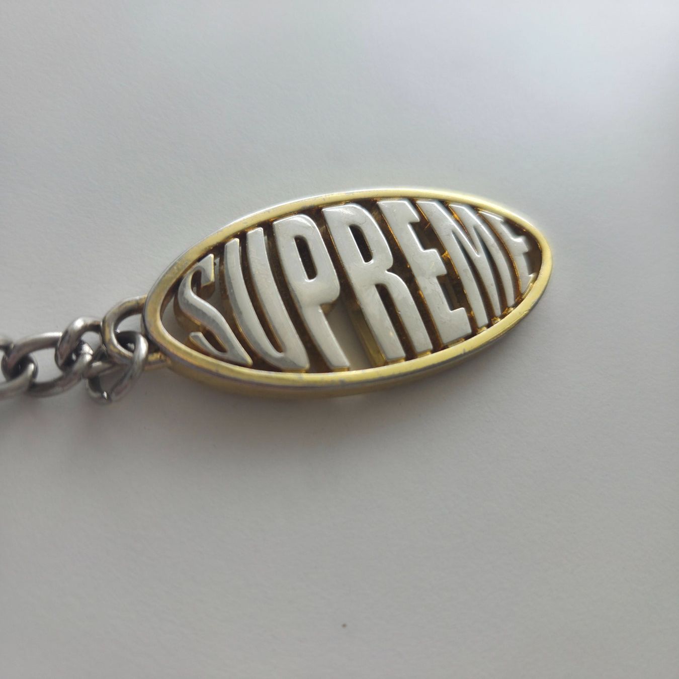 Portachiavi: Supreme Oval Logo Keychain S/S 2017 – Usato da Zürich venduto da Wickeddude 2
