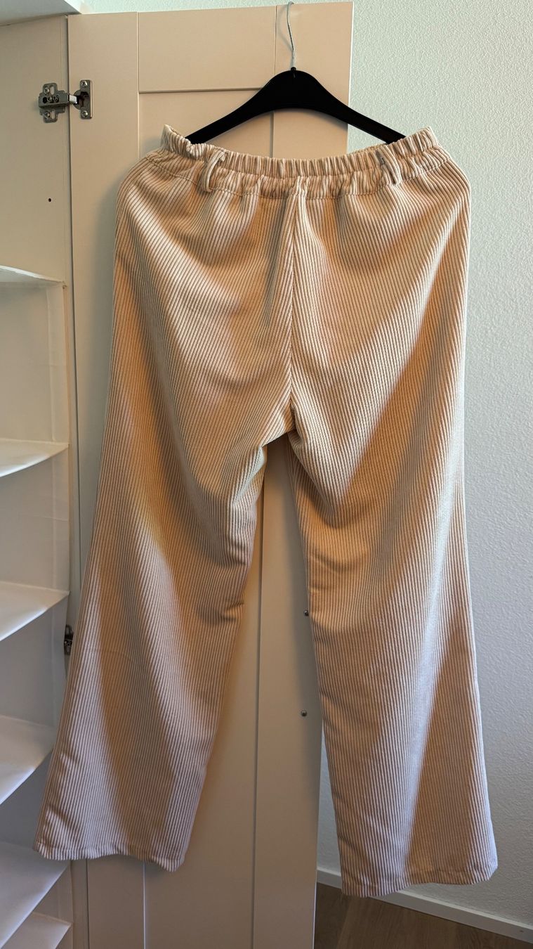 Pantaloni: Lange Hose - Beige – Usato da Rothenthurm venduto da Lynn_DM 1