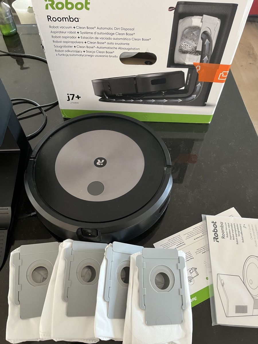 Irobot Staubsauger & Zubehör: Romba J7+ inkl. Absaugstation – Gebraucht aus Honau von ali_2djd 2