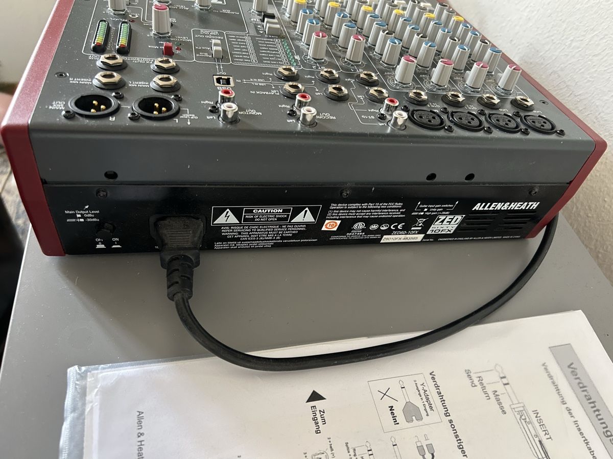 Allen & Heath Console di mixaggio: Allen & Heath ZED60-10FX - Analoges Mischpult – Usato da Winterthur venduto da lenolson 1
