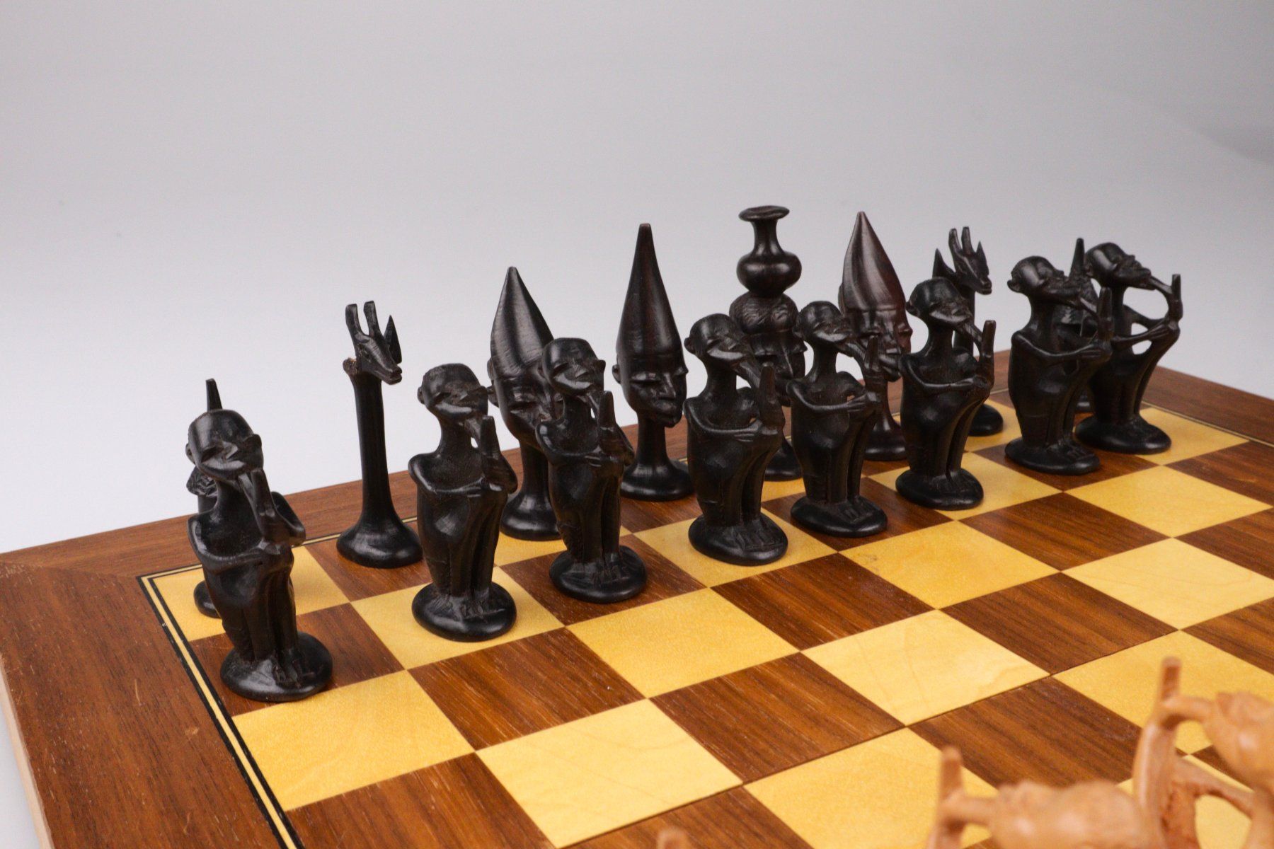 Jeux: Geschnitzte Schachfiguren aus Afrika – D'occasion à Volketswil par brockipfannenstil 3