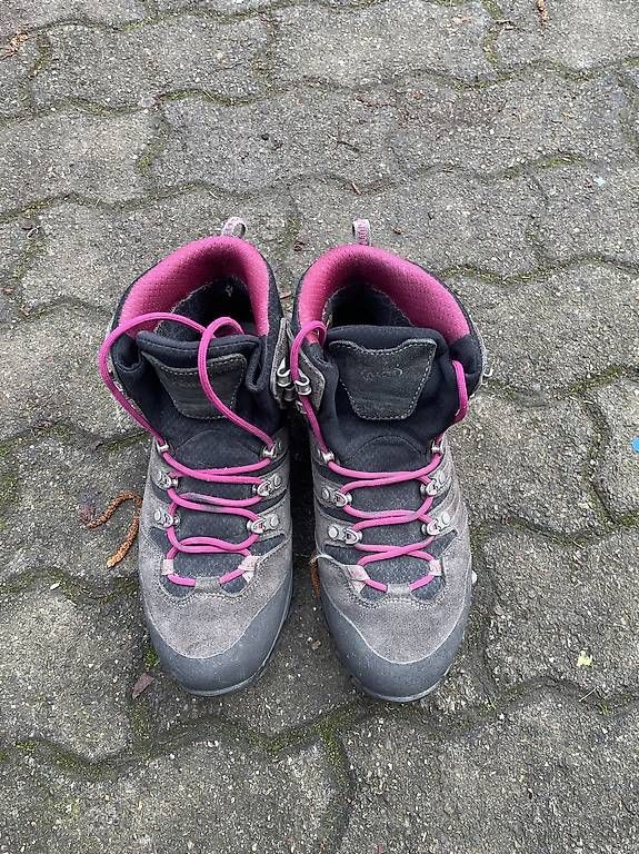 Scarpe da donna: Wanderschuhe Gr. 39.5 AKU – Usato da Birsfelden venduto da severinio