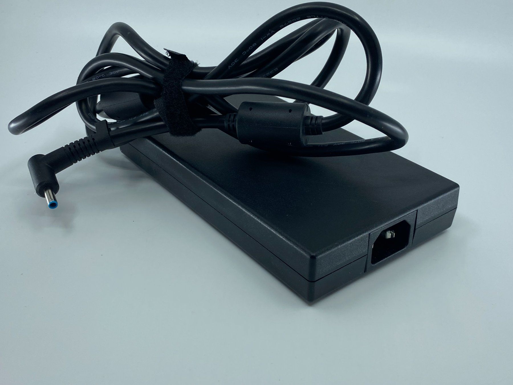 Hewlett Packard Caricabatterie: HP 200W Netzteil - TPN-CA03 mit CH-Stromkabel – Usato da Langwiesen venduto da Restposten-24 3