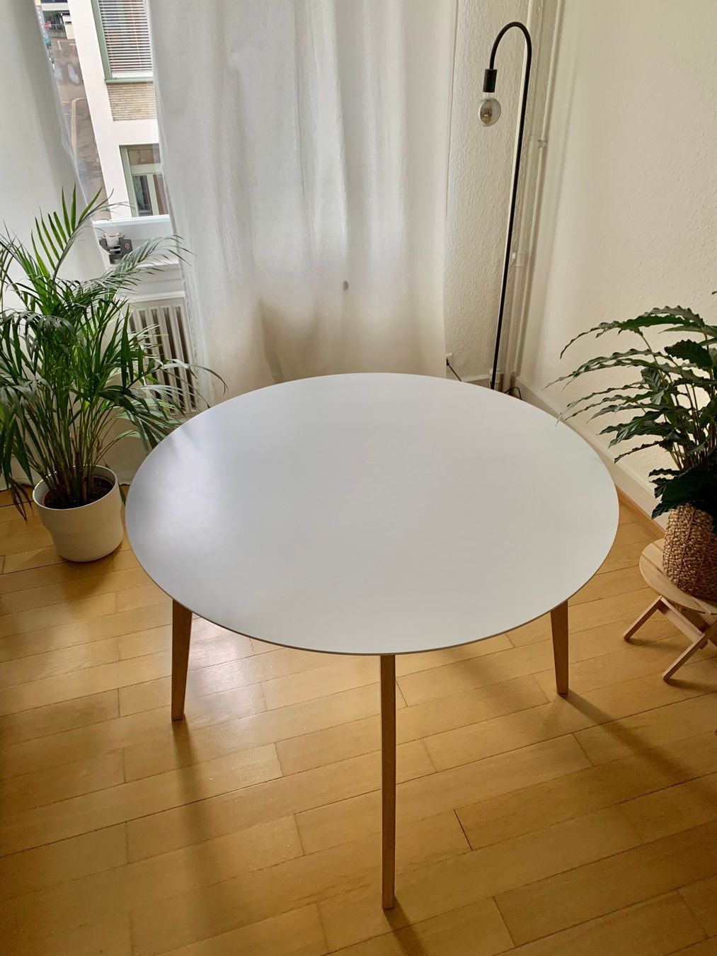 JEGIND Esstisch weiss/natur Ø105cm (Gebraucht) in Zurich für CHF 129 – nur Abholung auf Ricardo kaufen