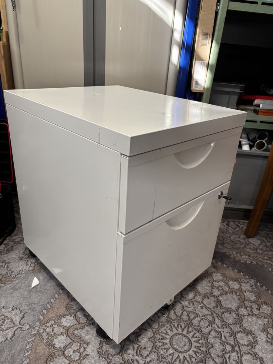 Pfister Banconi: Metall-Rollcontainer mit Schubladen – abschliessbar robust – Usato da Derendingen venduto da Ro-An