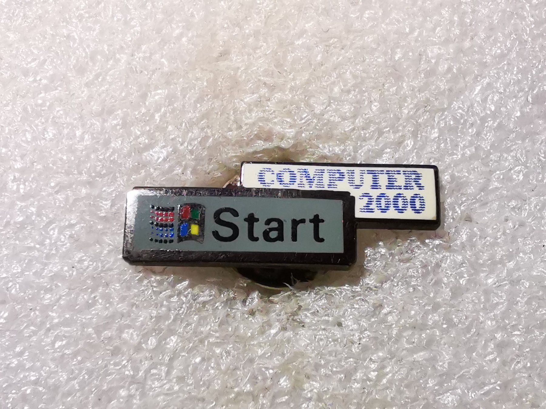 Placchette & Badge: Ansteckpin 26: Windows Start Computer 2000 – Usato da Oppligen venduto da Pin-Fall-Shop