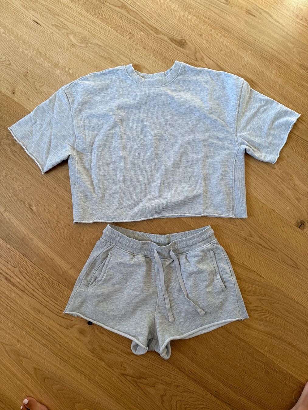 Zara Kleiderpakete: Ensemble S t-shirt short Zara – Gebraucht aus La Neuveville von ste_rk86