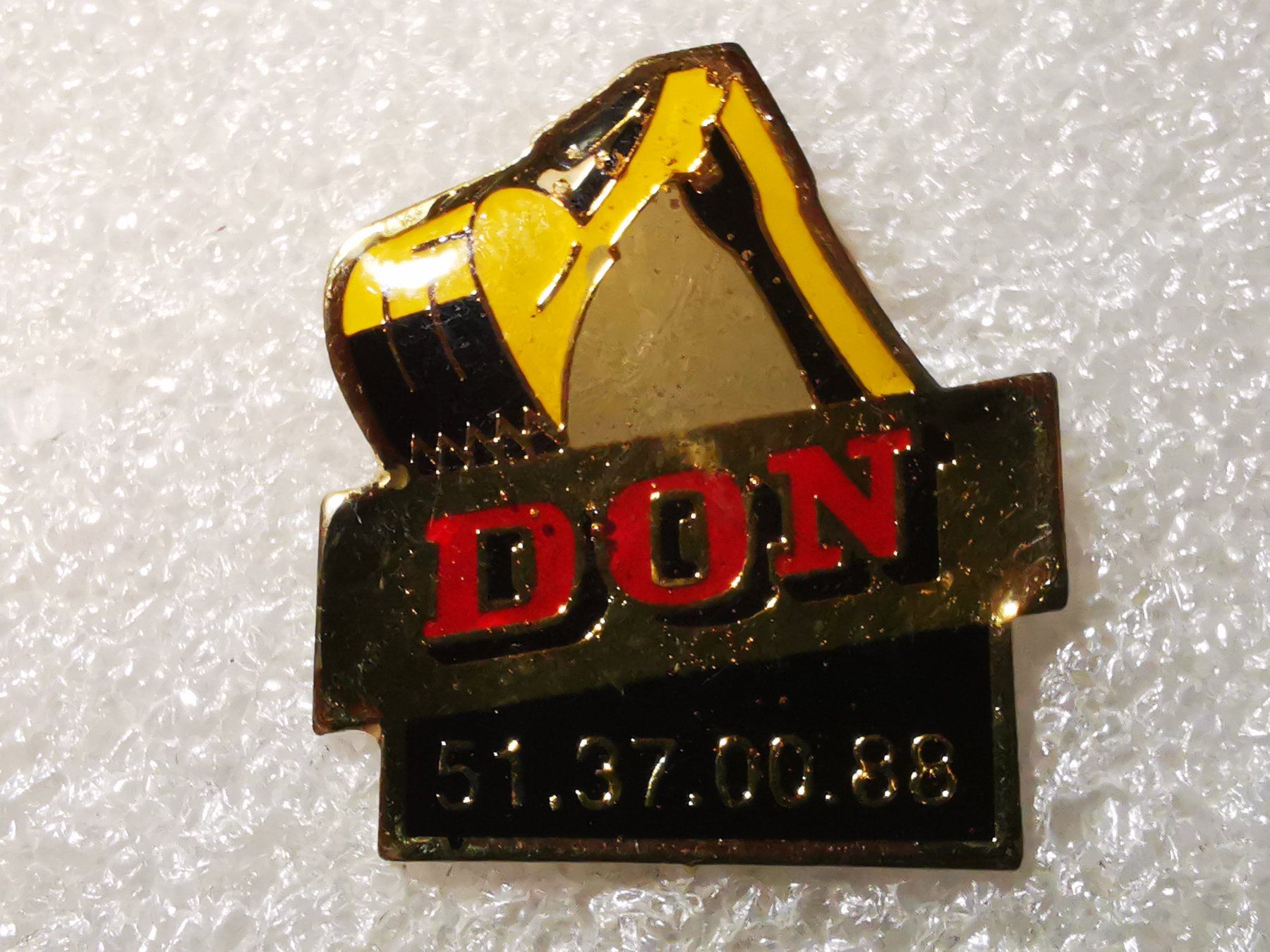 Placchette & Badge: Ansteckpin 15: Don – Usato da Oppligen venduto da Pin-Fall-Shop