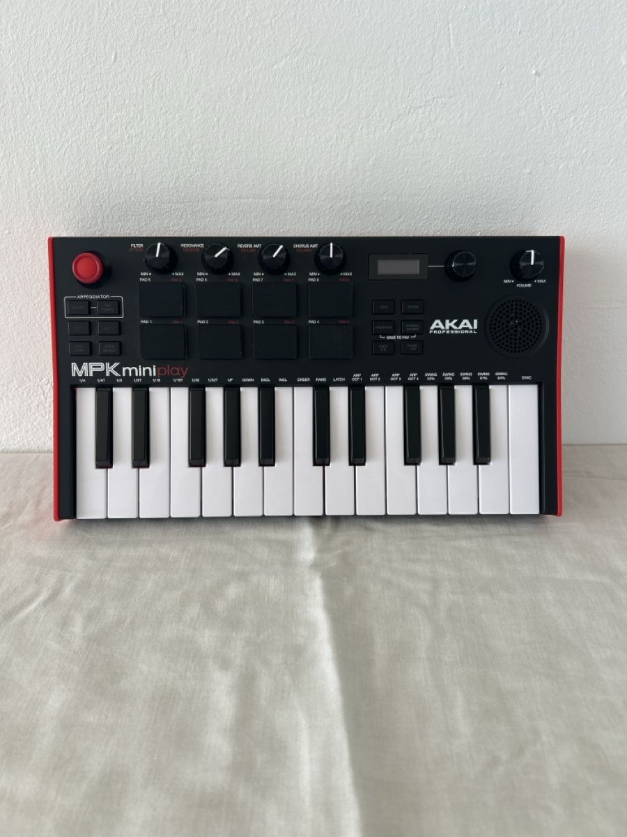 Akai Strumenti musicali: AKAI MPK Mini Play MIDI Keyboard good condition – Usato da Dietikon venduto da mathemathis