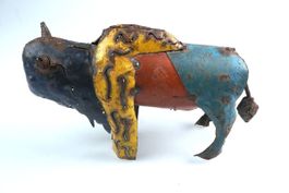 Bison-Skulptur aus recyceltem Altmetall - L 44 cm
