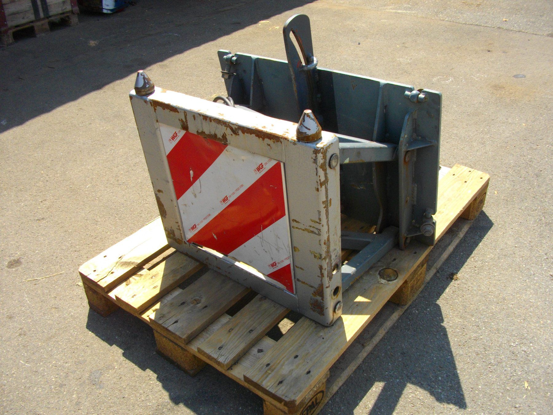 Tous les outils: Hydraulische Geräte Anbauplatte – D'occasion à Oetwil am See par Luna519 1