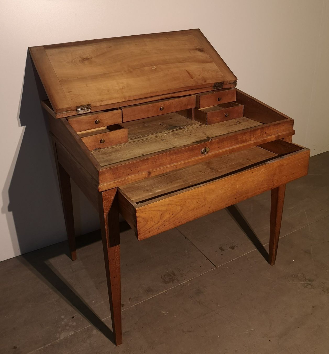 Scrivanie: Biedermeier Klapp-Schreibtisch mit Schubladen, Kirschbaum – Usato da Solothurn venduto da Sis_email 4