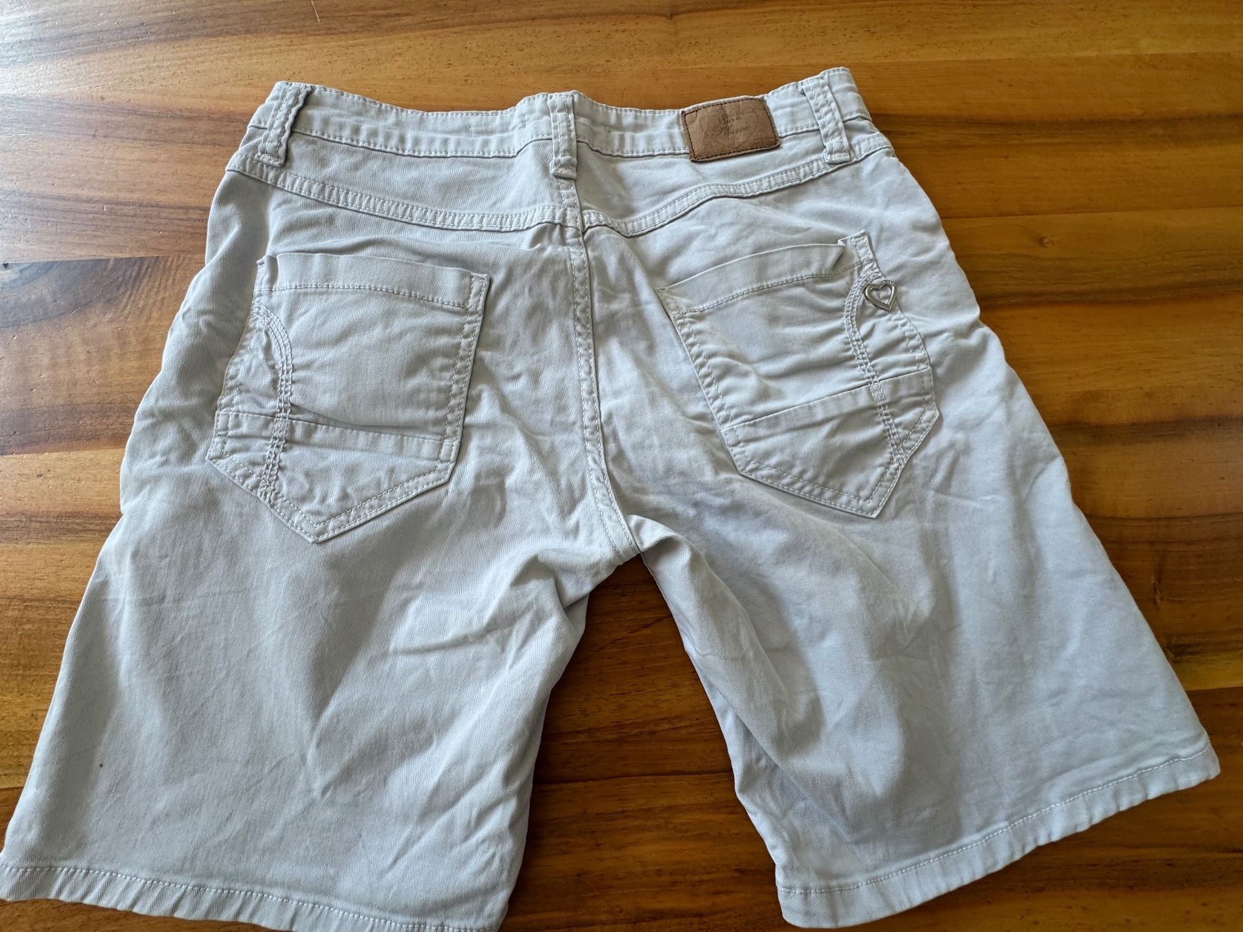 Please Jeans Hosen: Coole Sommer-Shorts von Please Gr. M – Gebraucht aus Meiringen von Sheyene 3