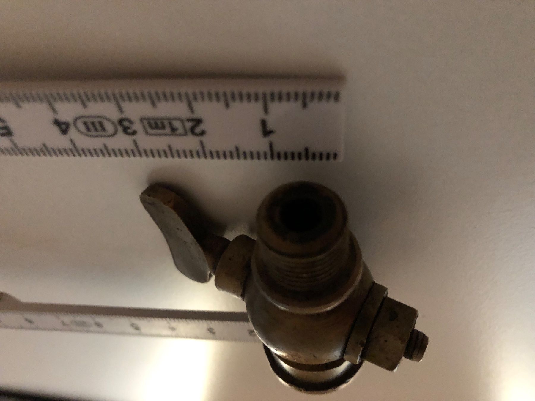 Armaturen: Wasserhahn, klein, antik, Messing – Gebraucht aus Niederurnen von Guste 2